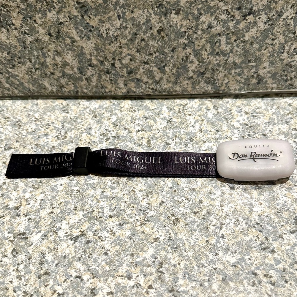 Luis Miguel Tour 2024 Los Angeles April 16 Crypto Arena Light Up New Bracelet